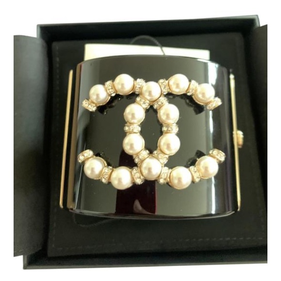 ❤️NWT Chanel Black Cuff Bracelet - Picture 1 of 11